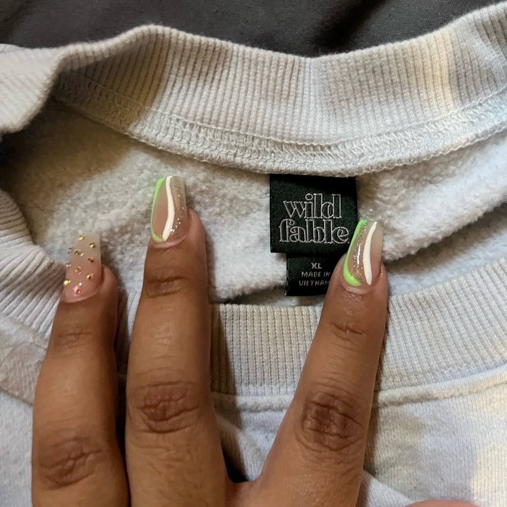 Aspen wild fable oversized xl has small stain on collar